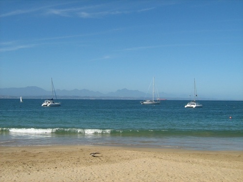 Point Village strand