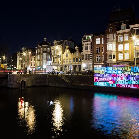 Verlichte gracht