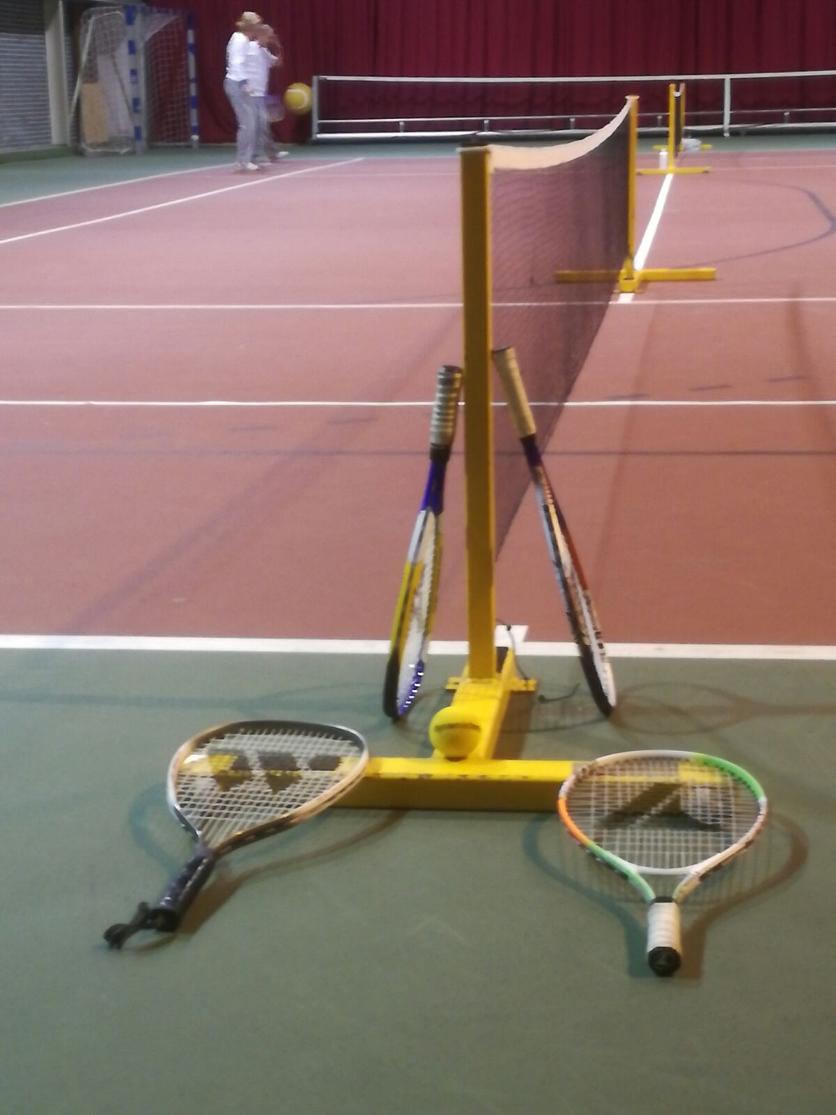 Stilleven op tennisbaan